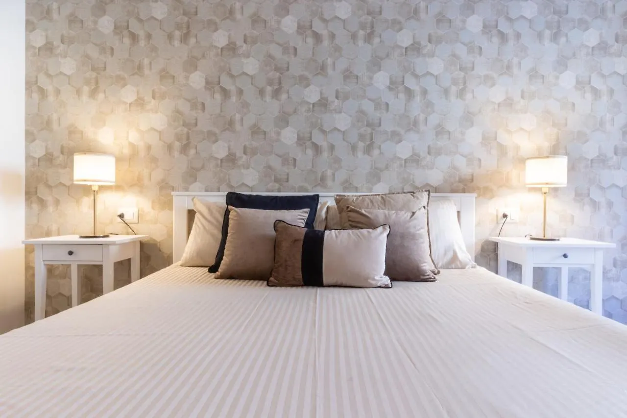 Studio Apartments Boutique Al Bastione Di Κάλιαρι